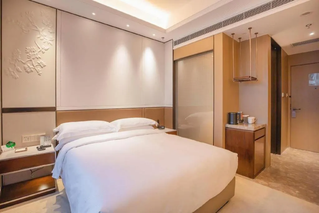 Shanghai Sunshine Hotel 4*,