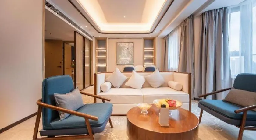 Shanghai Sunshine Hotel 4*,