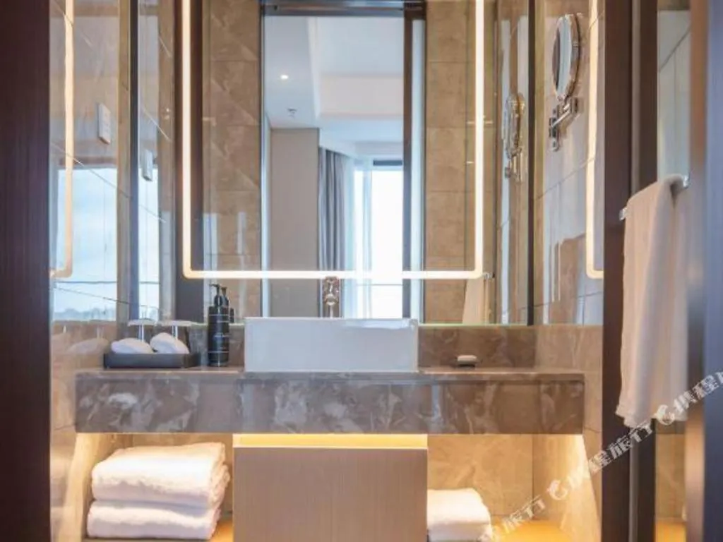 Shanghai Sunshine Hotel 4*,